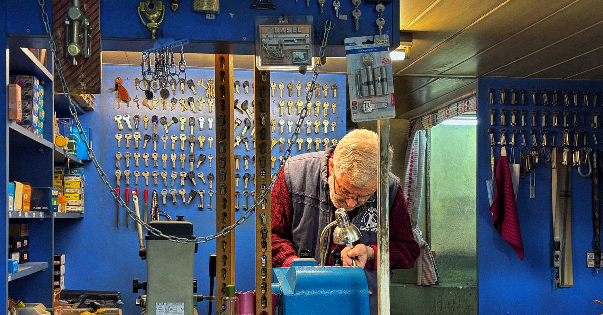 locksmith shop keys — Frank Locksmith